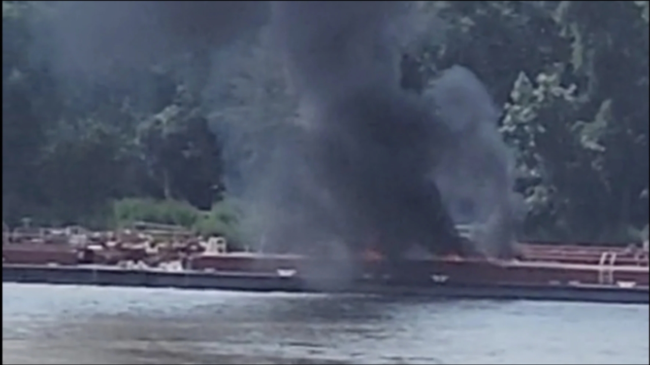 สลด เฮลิคอปเตอร์เกี่ยวสายไฟแรงสูงตกใส่เรือลากจูงดับ 2 ศพที่สหรัฐฯ