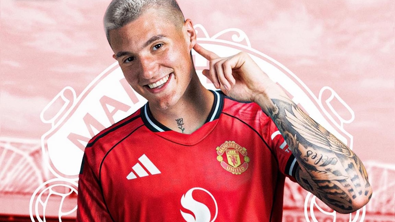 ชัดเลยแบบนี้ เปิดปฏิกิริยา เซสโก้ ระหว่างเดินทางมาซบ แมนยูฯ