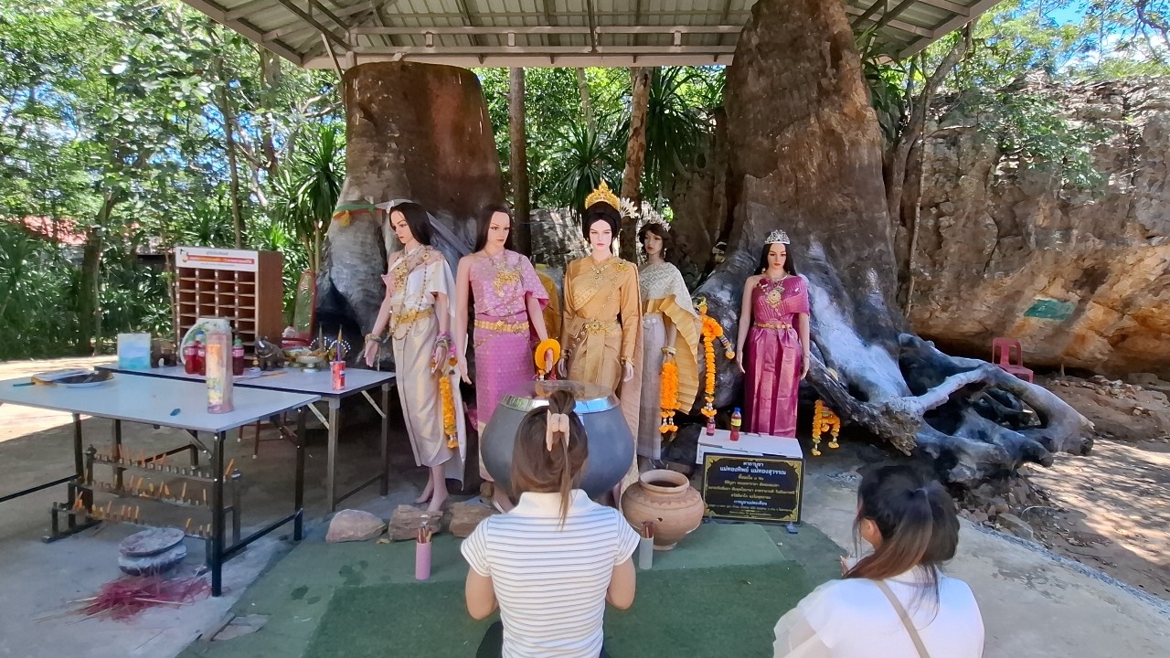 แม่ค้าปลาทูมาแก้บน "เจ้าแม่ตะเคียน" หลังรับทรัพย์ก้อนโต ยิ้มได้เลขเด็ดลุ้นโชคอีกงวด