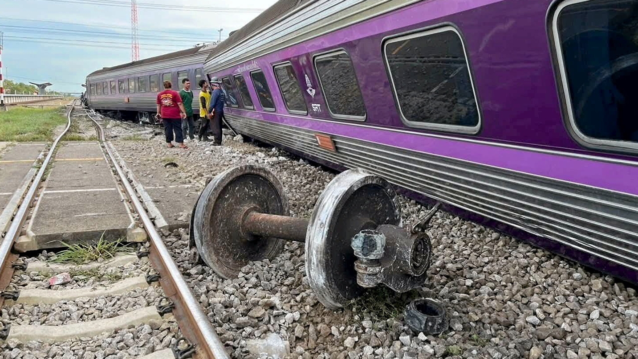 ตกราง 3 โบกี้ที่กุยบุรี ม้าเหล็ก ทําบาดเจ็บ 10 ราย "สุไหงโก-ลก" มุ่งหน้ากทม. เร่งเก็บกู้ซาก