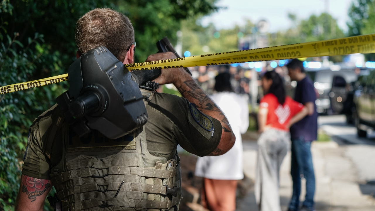 เกิดเหตุกราดยิงใกล้ม.เมืองแอตแลนตา สหรัฐฯ ตร.เสียชีวิต 1 นาย คาดมือปืนพุ่งเป้าโจมตีศูนย์ควบคุมโรค 