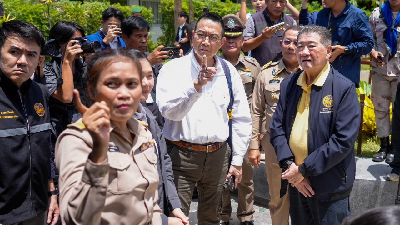 "มาริษ" ลงพื้นที่สุรินทร์ เตรียมใช้หลักฐานโจมตีพลเรือนชี้แจงนานาชาติ 