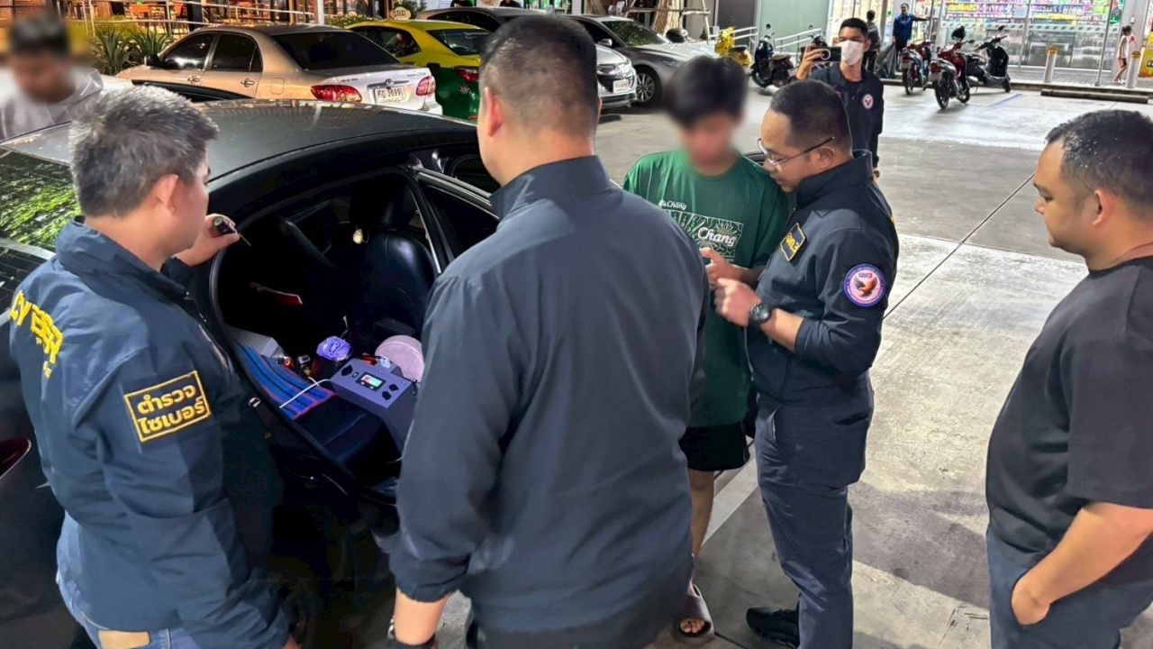 รวบ 2 เครือข่ายแก๊งคอลเซ็นเตอร์ ขับรถตระเวนส่ง SMS ปลอมแนบลิงก์ดูดเงินทั่วกรุง