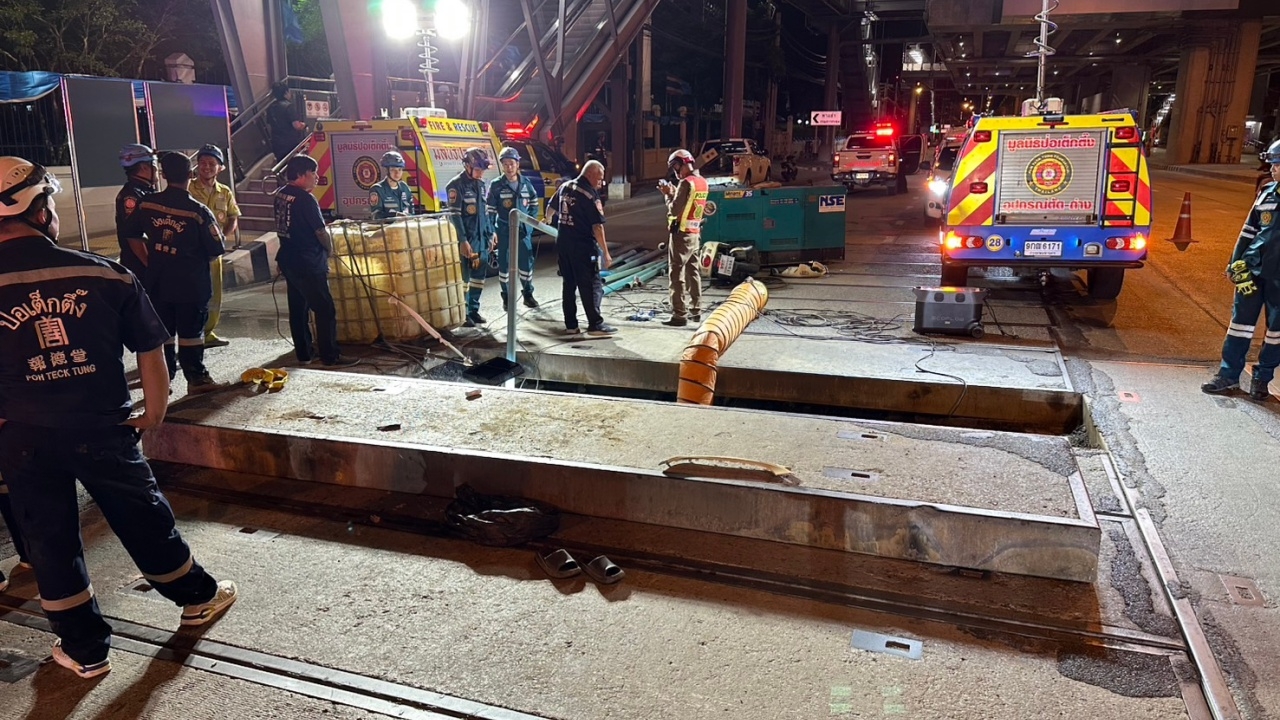 หนุ่มขี่ จยย. ฝ่าแนวกั้น ร่างกระเด็นตกบ่อร้อยสายไฟใต้ดิน ลึก 10 ม. เสียชีวิต