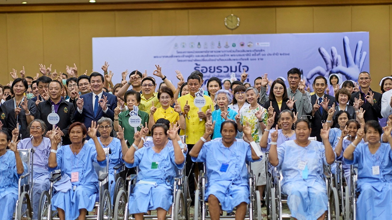  แพทย์ไทยรวมพลังผ่าตัดเปลี่ยนข้อเข่าเทียม