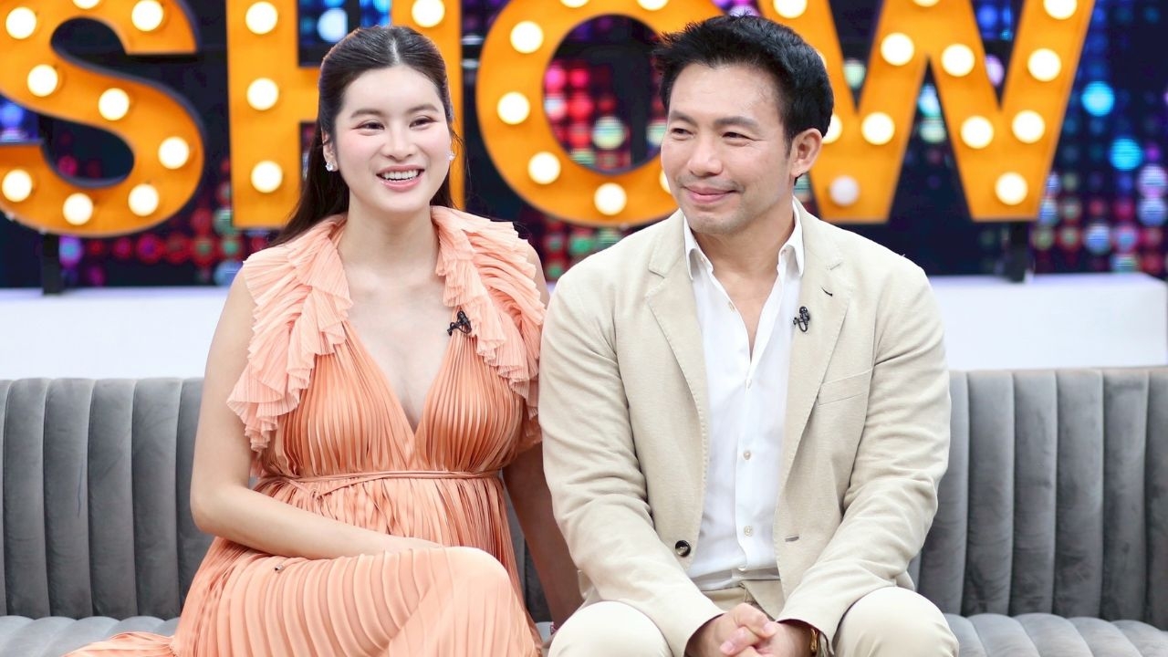 หมอสอง ยกเครื่องอัลตราซาวนด์ตรวจครรภ์ภรรยาก่อนนอน น้องออน ถามอยากทำคลอดลูกเองไหม