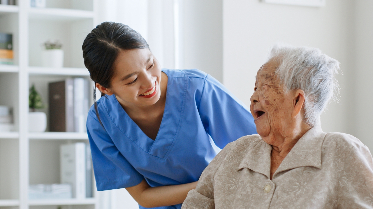 กทม. เปิดรับสมัครอบรม Caregiver ผู้ดูแลผู้ป่วยและผู้ดูแลผู้สูงอายุที่บ้านฟรี พร้อมใบรับรอง
