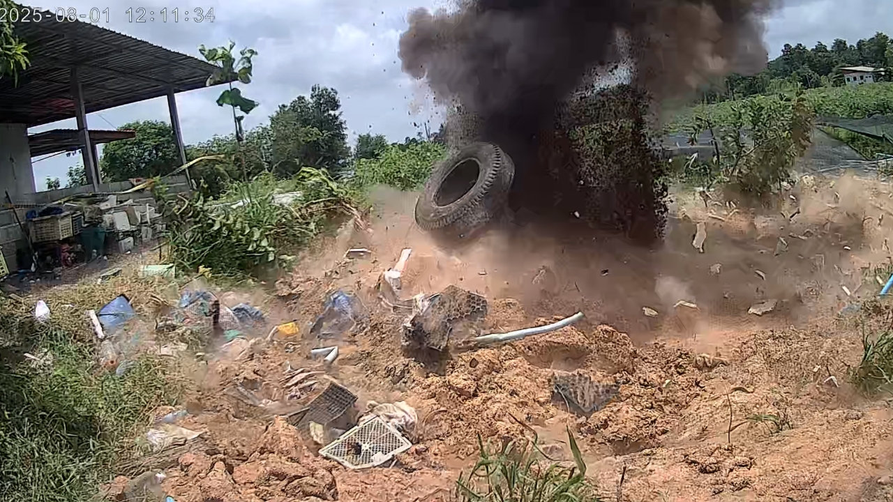 ชุดเก็บกู้ระเบิดเคลียร์ BM-21 ตกใน อ.น้ำยืน อุบลฯ เร่งจุดฉนวนทำลาย