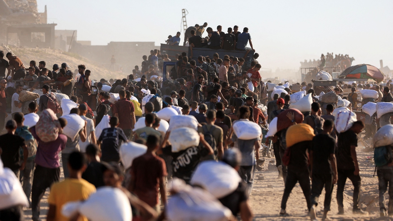 ยูเอ็นเผยคลิปชาวกาซา หลบกระสุนยิงเตือนจากกองทัพอิสราเอล ขณะพยายามเข้ามาใกล้ขบวนรถบรรทุกอาหาร(คลิป)