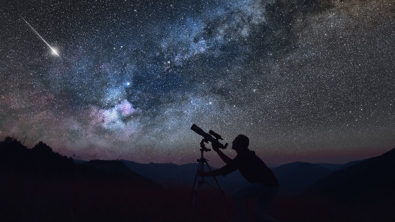 แหงนมองท้องฟ้าเดือนสิงหาคม 2568 รอชม "ฝนดาวตก-ดวงอาทิตย์ตั้งฉาก"