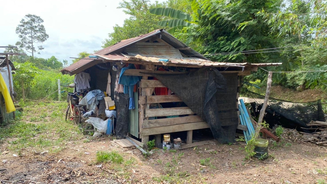 "ศูนย์อำนวยการจิตอาสาพระราชทาน" ร่วมสร้างบ้านหลังใหม่ให้ครอบครัว "ส.ต.ธีรยุทธ"