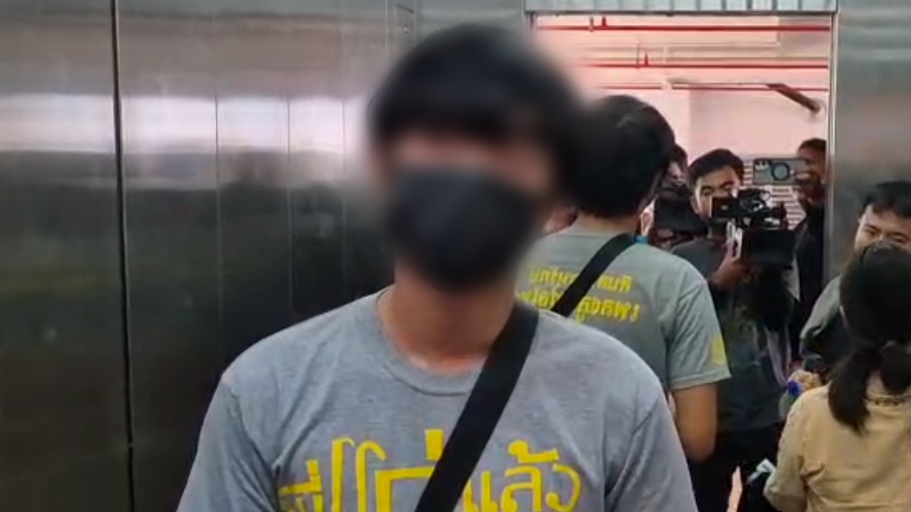 หนุ่มใช้มีดฟัน "เป๊ก ผลิตโชค" เล่านาทีเกิดเหตุ อ้างป้องกันตัว แจงเหตุผลพกมีด