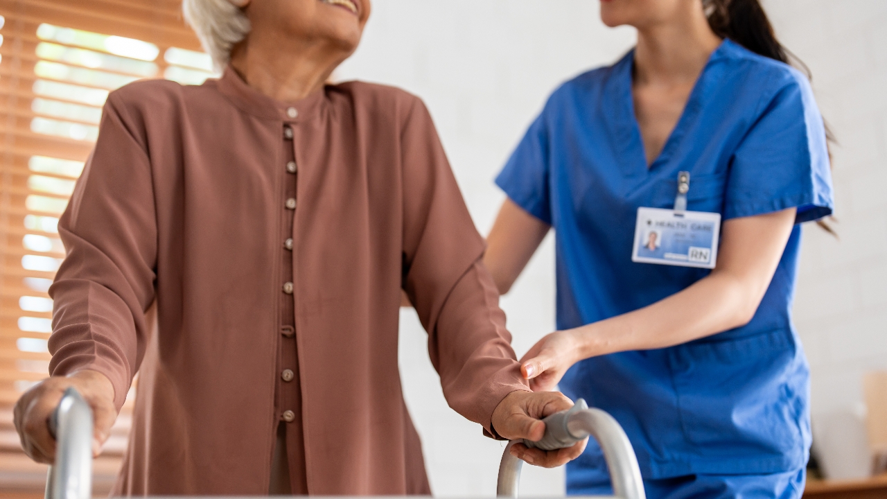 เช็กลิสต์หลักสูตรอบรมดูแลผู้สูงอายุฟรี มีที่ไหนบ้าง