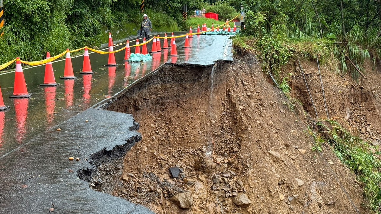 ไต้หวันอ่วมฝนถล่มหนัก ดับแล้ว 4 ศพ อพยพกว่า 5,900 คน