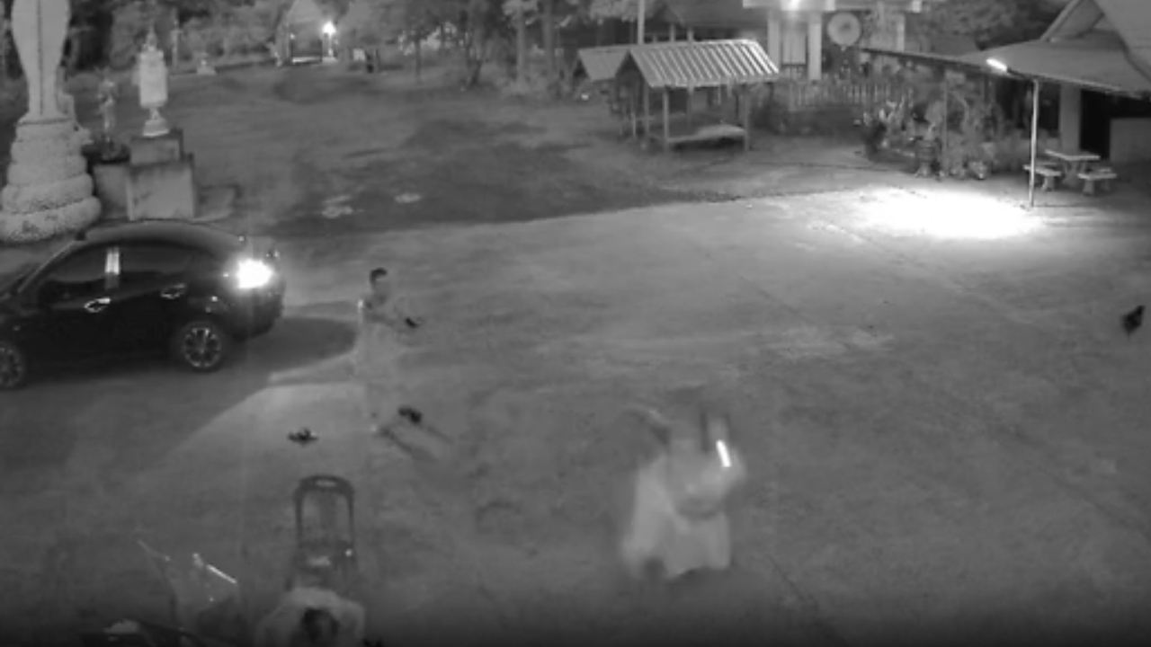 อุกอาจกลางวัดที่ จ.เลย "เจ้าคณะตำบล" บุกยิงเจ้าคณะตำบลด้วยกัน ก่อนซิ่งเก๋งหนี