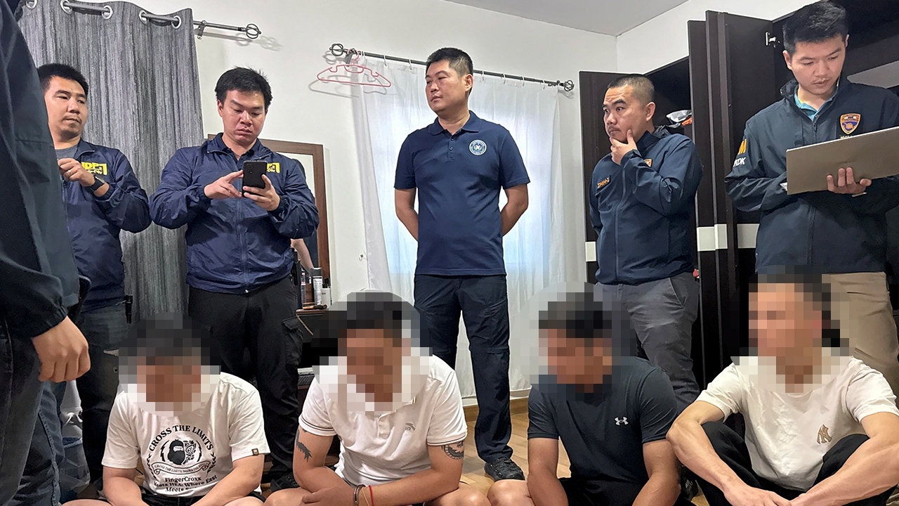 รวบ 4 ตีนแมวแสบ แก๊งจีน "งัดเซฟ" ตระเวนย่องเบา ปีนเข้า-หมู่บ้าน