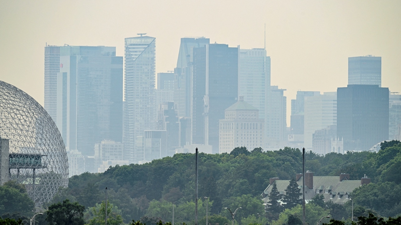 แคนาดาอ่วม ไฟป่า 700 จุด ควันลอยถึงสหรัฐฯ ต้องเตือนภัยคุณภาพอากาศ