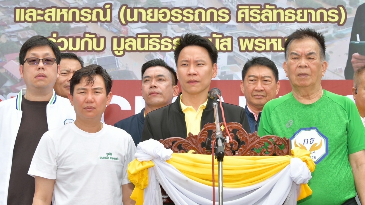 "รมว.อรรถกร" จับมือจิตอาสา ลุยฟื้นฟูเมืองน่านหลังน้ำลด บรรเทาทุกข์ให้พี่น้องประชาชน