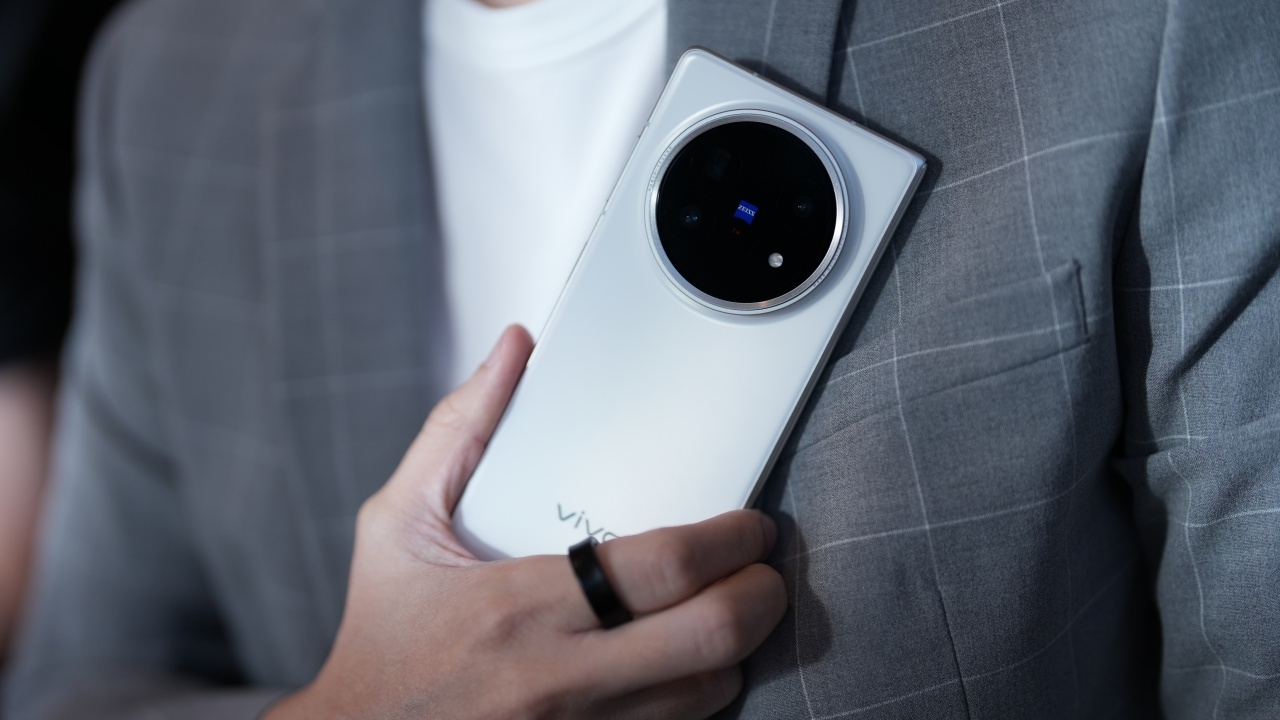 vivo เปิดตัว X Fold5 ในไทย ชูเทคโนโลยีบานพับ กล้อง ZEISS แบตเตอรี่ และฟีเจอร์ AI 