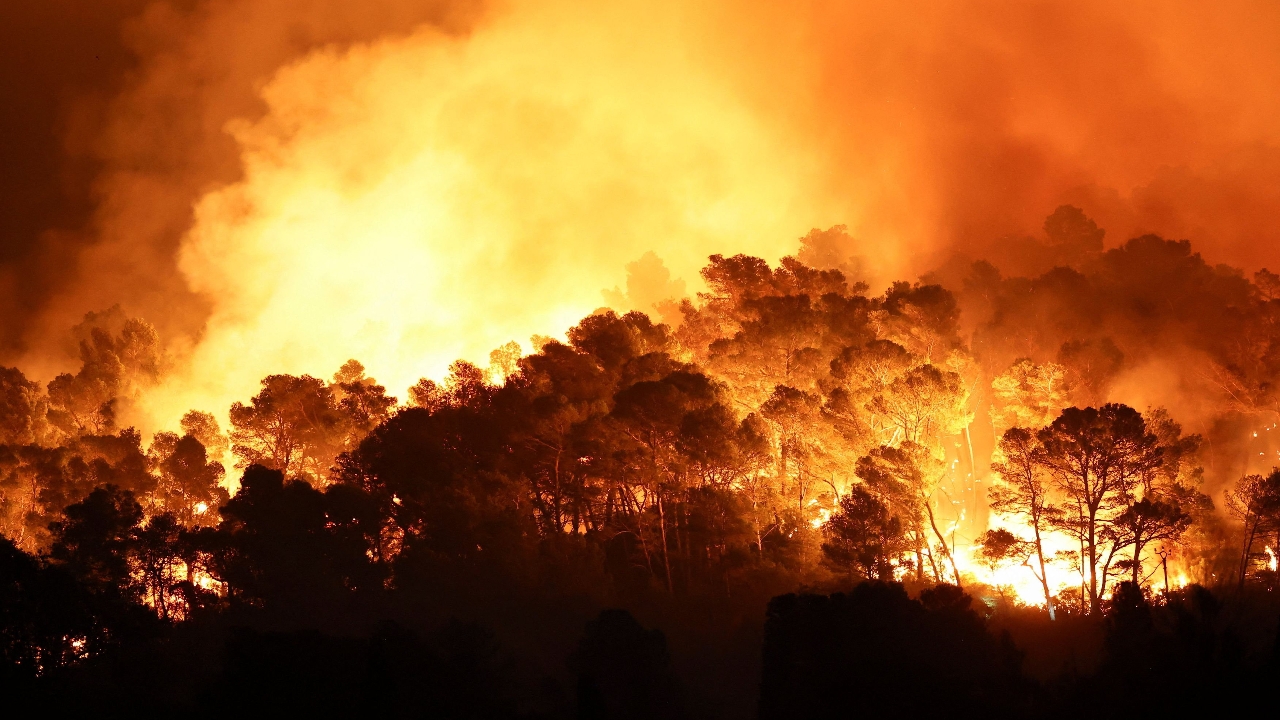 ฝรั่งเศสเผชิญไฟป่ารุนแรง ลุกลามกินพื้นที่ใหญ่กว่ากรุงปารีส