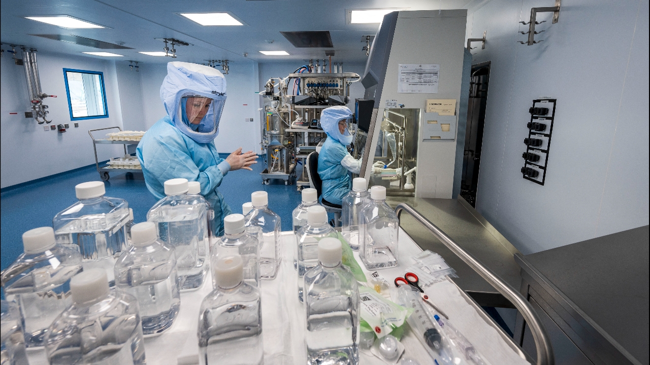 รัฐบาลสหรัฐฯ ยกเลิกสนับสนุนโครงการพัฒนาวัคซีน mRNA มูลค่า 16,000 ล้านบาท