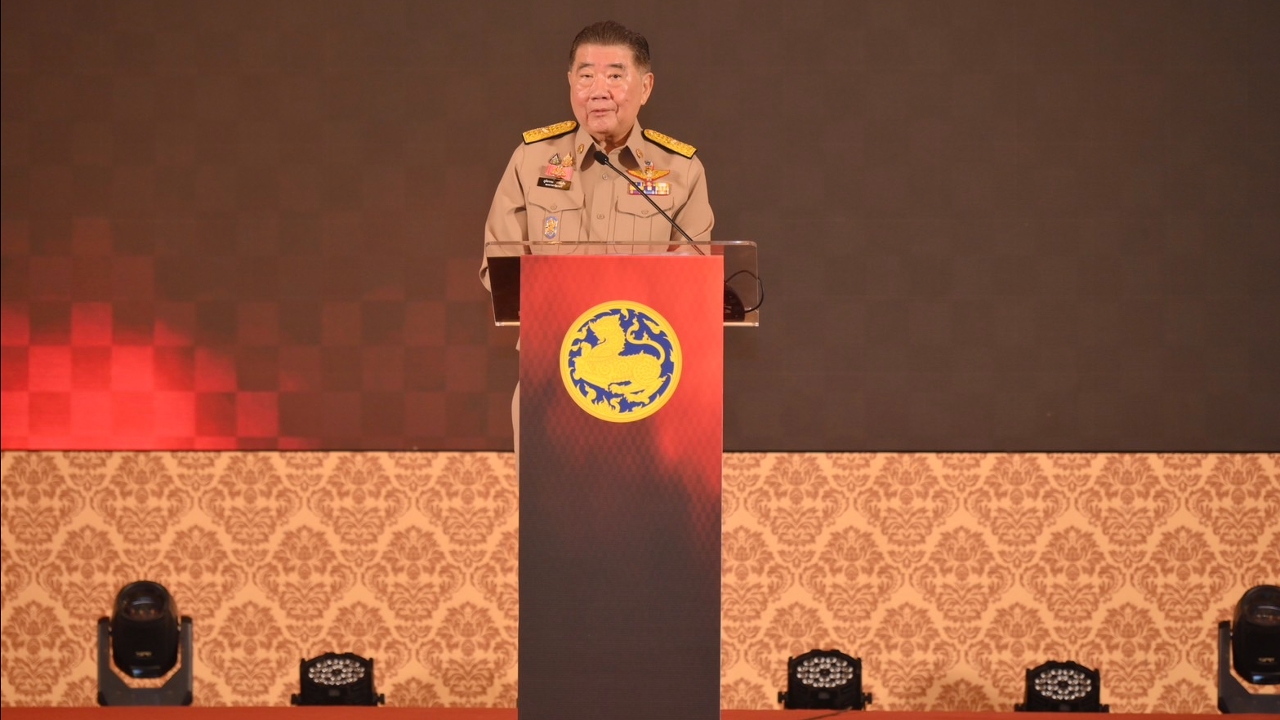 “ภูมิธรรม” เตือนข้าราชการแกะดำเอี่ยวยาเสพติด ใครเป็นอุปสรรคต้องปรับเปลี่ยน