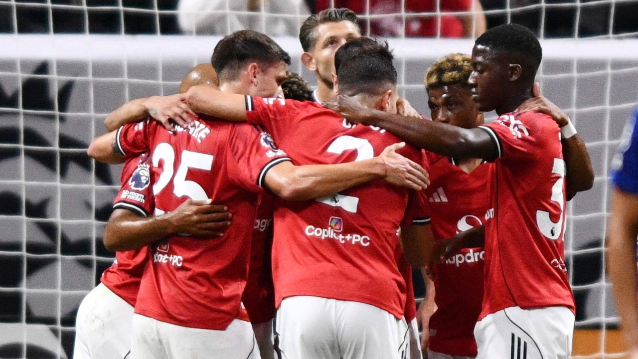 เอาแล้ว "ส่วนเกินแมนยูฯ" ใกล้ได้ทีมใหม่ หลังเปิดฉากเจรจาอย่างเป็นทางการ