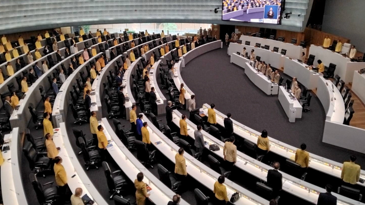 สำนักวุฒิสภา ระงับคำร้องส่งศาลรธน. วินิจฉัย สมาชิกภาพ 136 สว. คดีฮั้วสว.