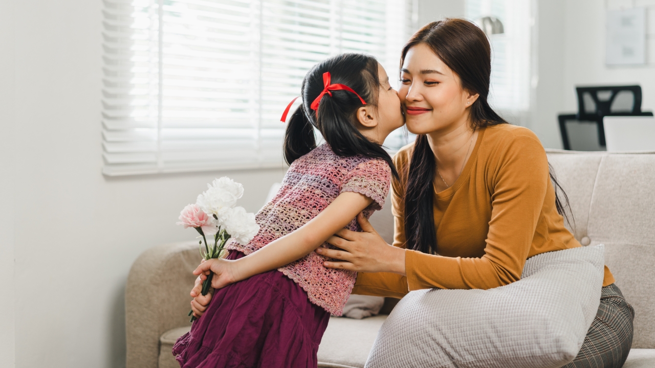 5 ไอเดีย เรียงความวันแม่แห่งชาติ 12 สิงหาคม บอกรักแม่น่ารักๆ ซึ้งๆ