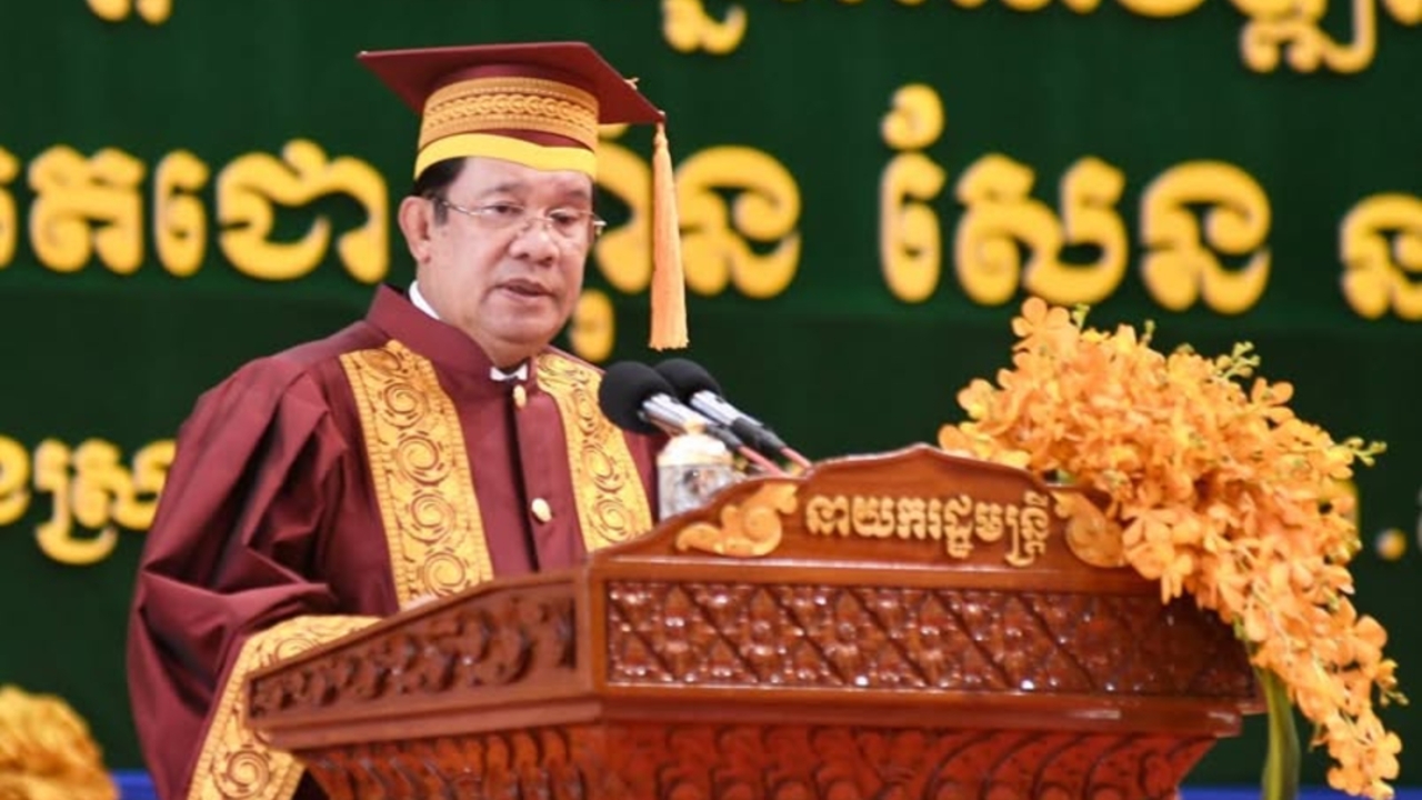 "ฮุนเซน" เดือด โพสต์จวกมหาวิทยาลัยรามฯ ไม่ต้องเพิกถอนปริญญากิตติมศักดิ์ ทิ้งลงส้วมไปตั้งแต่ปี 2551