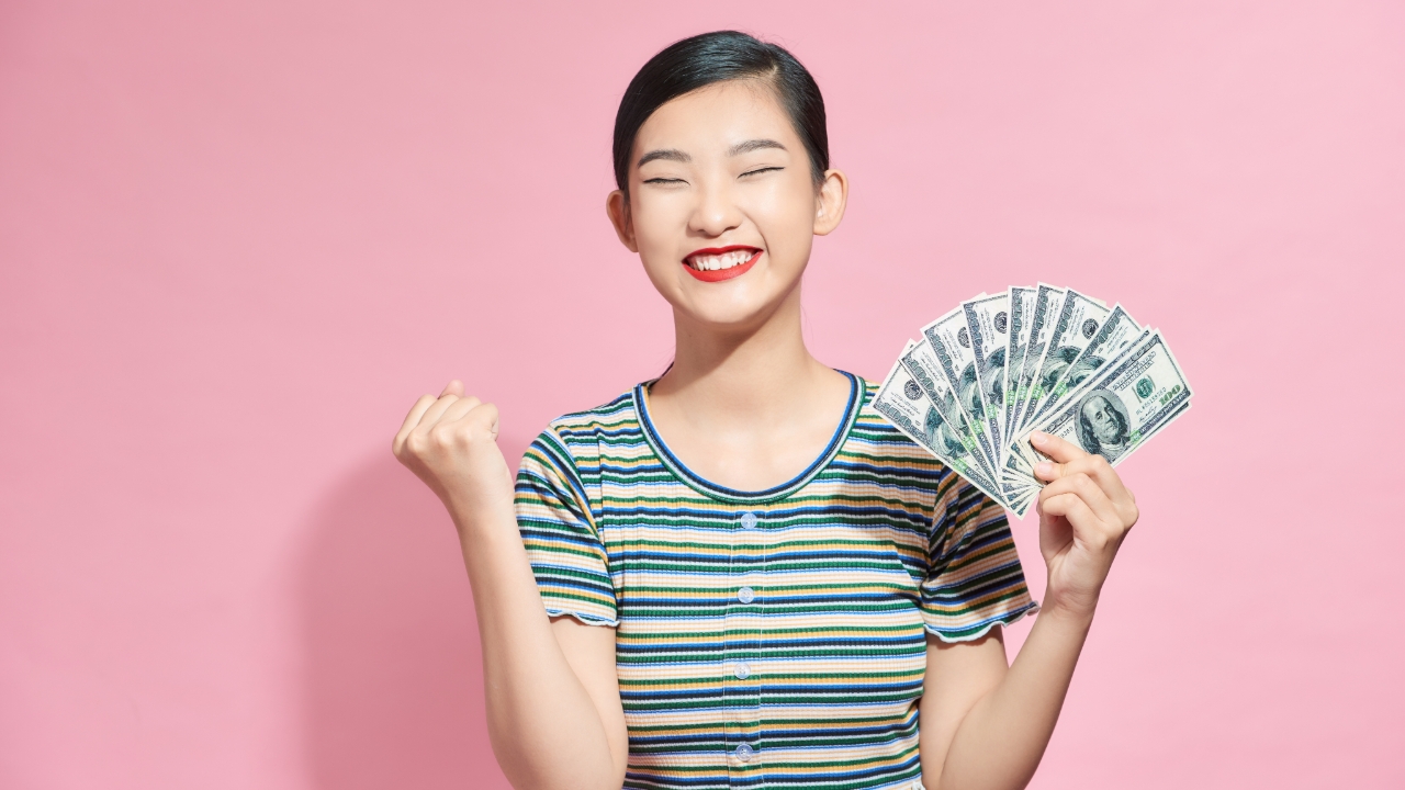 สีเสื้อมงคลวันหวยออก 1/8/68 งวดนี้ใส่สีอะไรนำโชค สีเสื้อหวยออกวันศุกร์