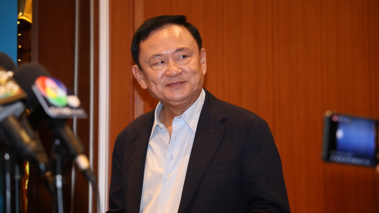 “ทักษิณ” บินอุบลฯ รับวันเกิดครบ 76 ปีพรุ่งนี้ แวะโรงครัวทำข้าวกล่อง แจกศูนย์พักพิง