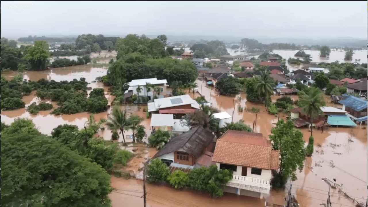 น่านยังวิกฤต น้ำท่วมสูง ไฟดับทั่วเมือง เตือนระดับน้ำยังเพิ่มขึ้นต่อเนื่อง