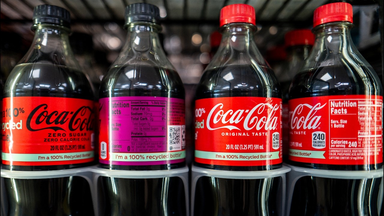 โคคา-โคล่า เตรียมเปิดตัวเครื่องดื่มใช้น้ำตาลอ้อย หลังราคาที่สูงขึ้นช่วยหนุนกำไร