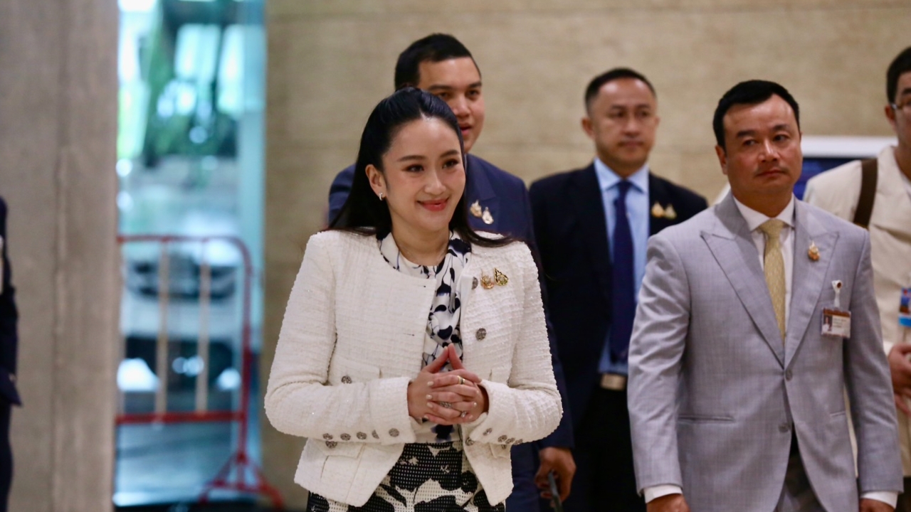 “อิ๊งค์” เข้าสภาฯ ไม่ตอบมาคุมเสียง สส. ยันรัฐบาล ตั้งวอร์รูม 24 ชม. รับมือพายุวิภา