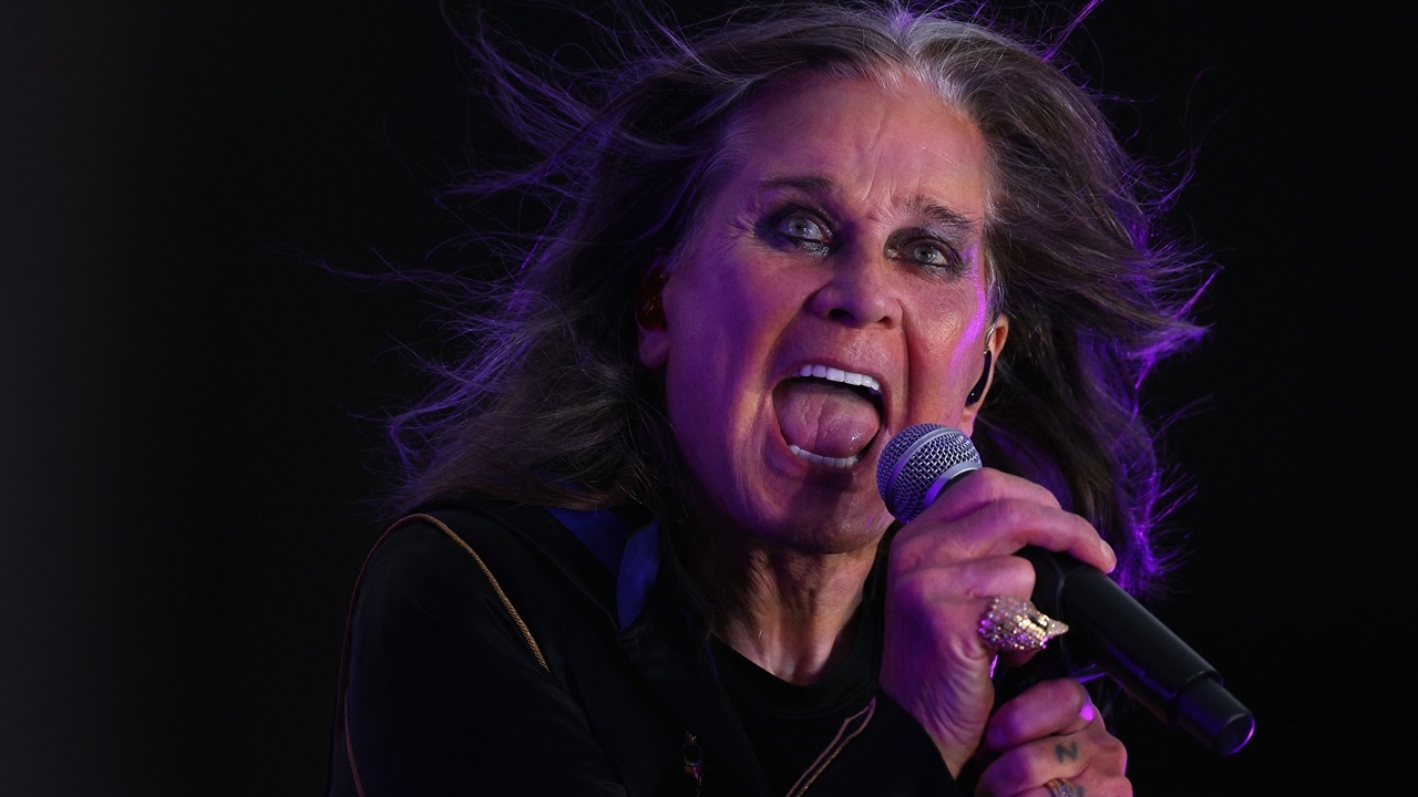 ปิดตำนาน “ออซซี่ ออสบอร์น” นักร้องวง Black Sabbath เสียชีวิตแล้ว