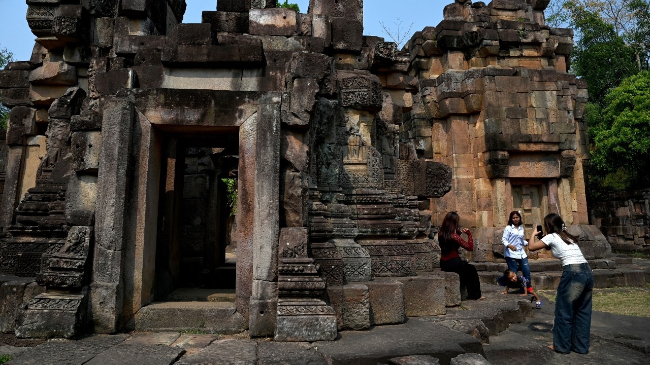 ชาวเขมรแห่แสดงพลังรักชาติ สัปดาห์ที่แล้วเยือนปราสาทตาเมือนธม-ตาควาย 14,461 คน 