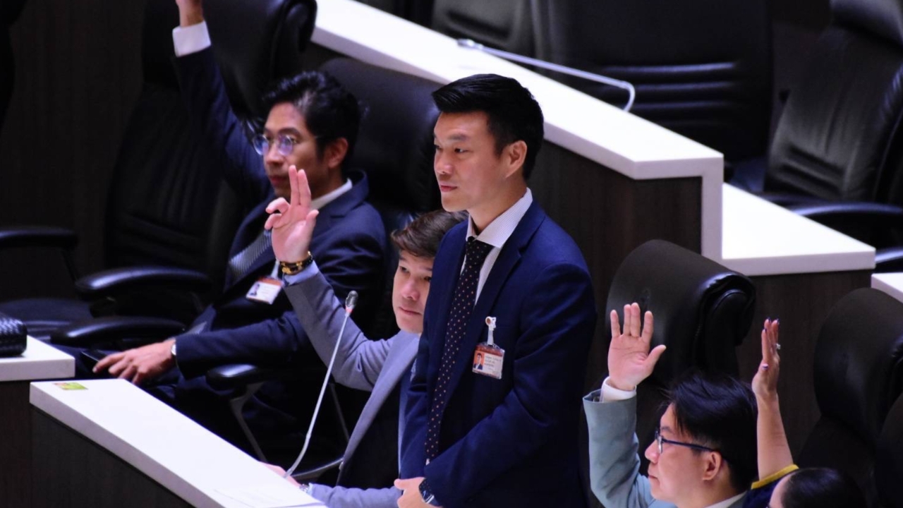 “เท้ง ณัฐพงษ์” ยื่นญัตติด่วนรับมือภาษีทรัมป์ เสนอ 5 ข้อให้รัฐบาลทำงานเชิงรุก