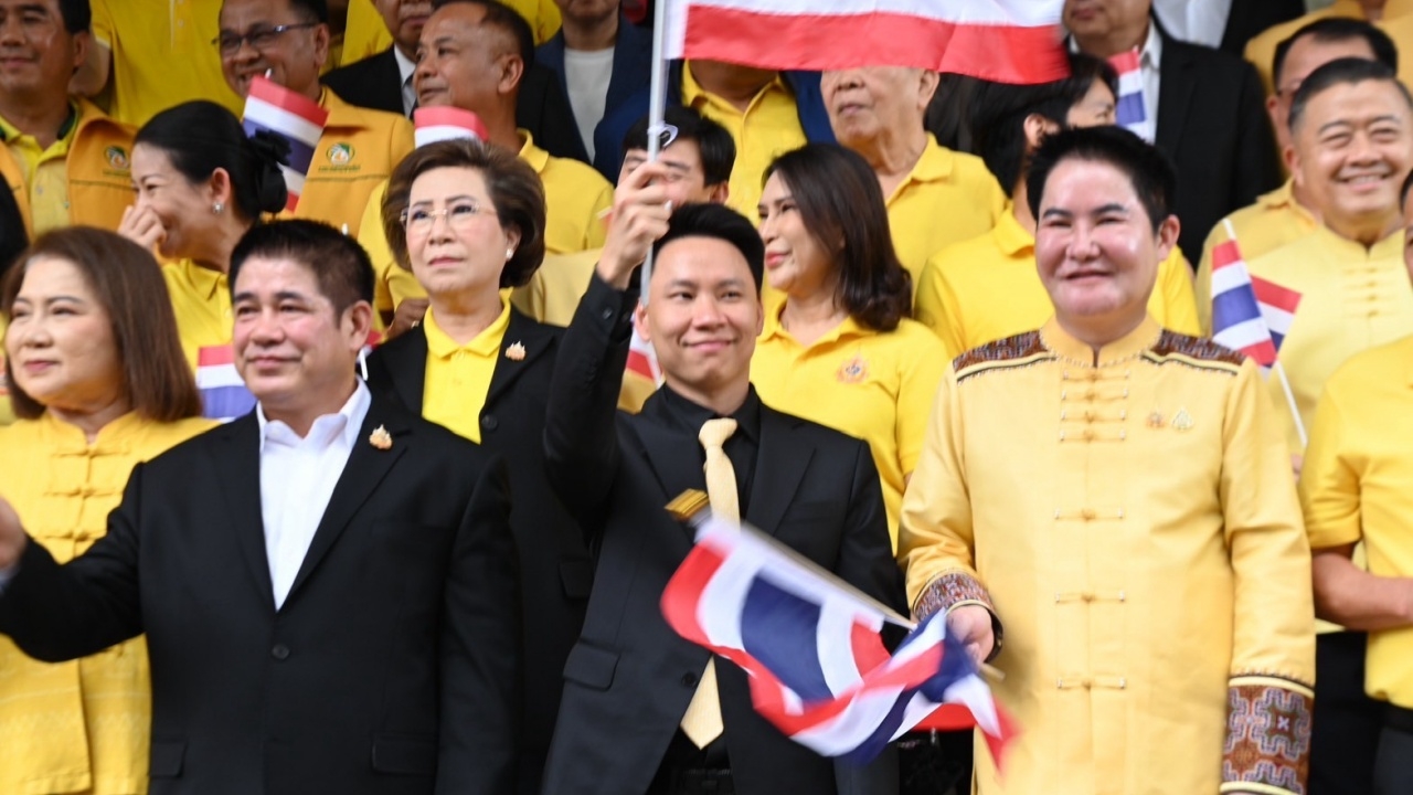 ก.เกษตรฯ ปล่อยขบวนรถสิ่งของบริจาค ช่วยผู้ได้รับผลกระทบชายแดนไทยกัมพูชา 