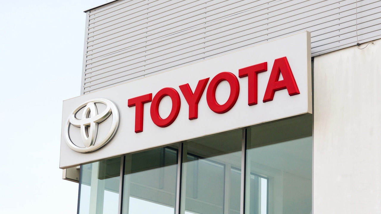 ยอดขายรถยนต์ 2568 ครึ่งปีแรกแตะ 302,694 คัน Toyota ยังแชมป์ยอดขายอันดับหนึ่ง