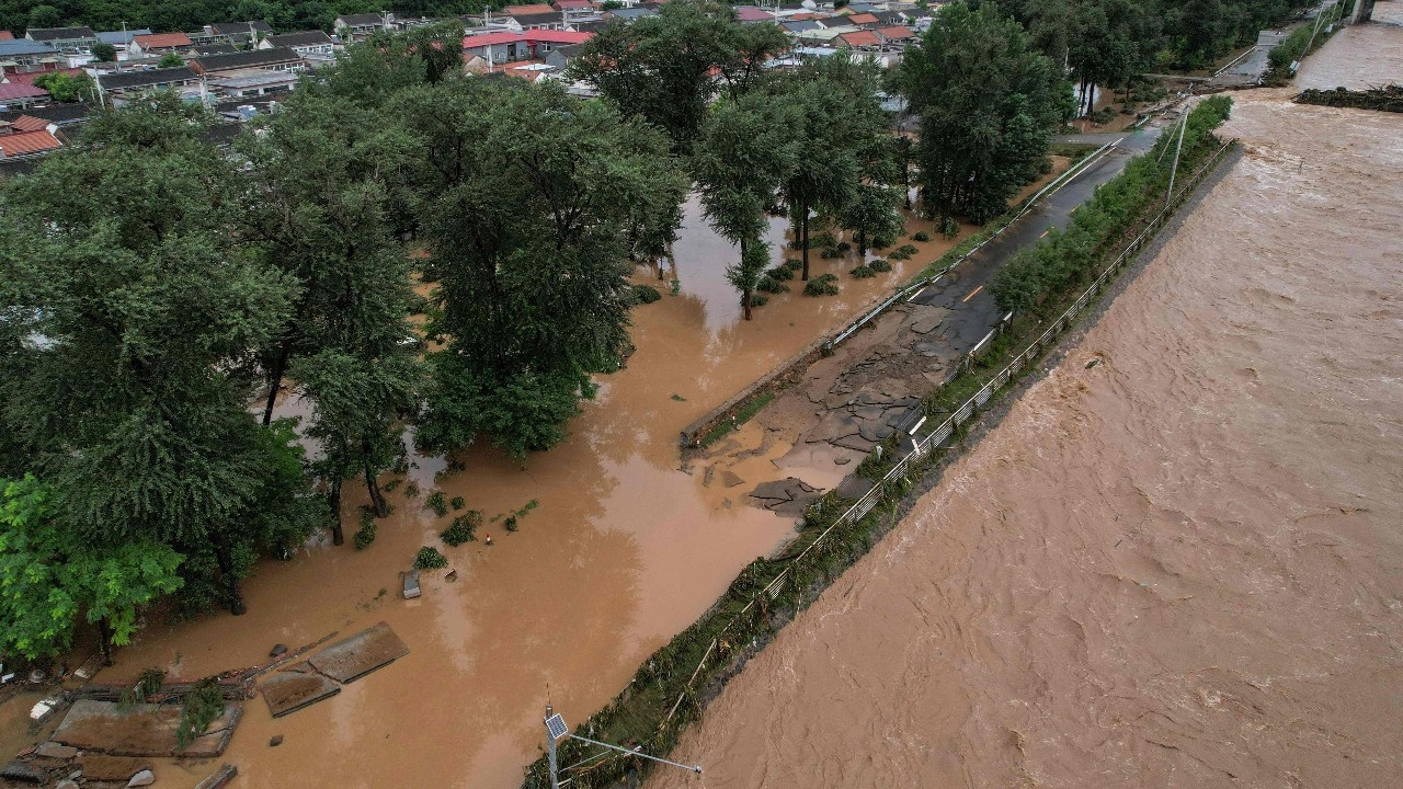 ด่วน! น้ำหลากหนักในปักกิ่ง ดับแล้วอย่างน้อย 30 ศพ