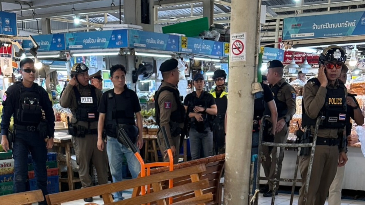 คนร้ายกราดยิงในตลาด อ.ต.ก. ล่าสุดหนีไปจบชีวิตที่ม้านั่งกลางตลาด ดับ 6 ศพ