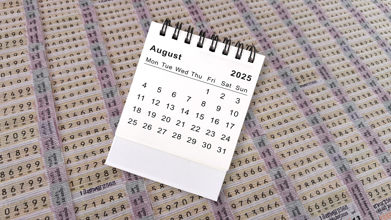 หวยงวดนี้ออกวันศุกร์ นักเสี่ยงโชคยิ้มหวาน พบ "เลขเด็ด" เคยออกซ้ำมาแล้ว 2 รอบ