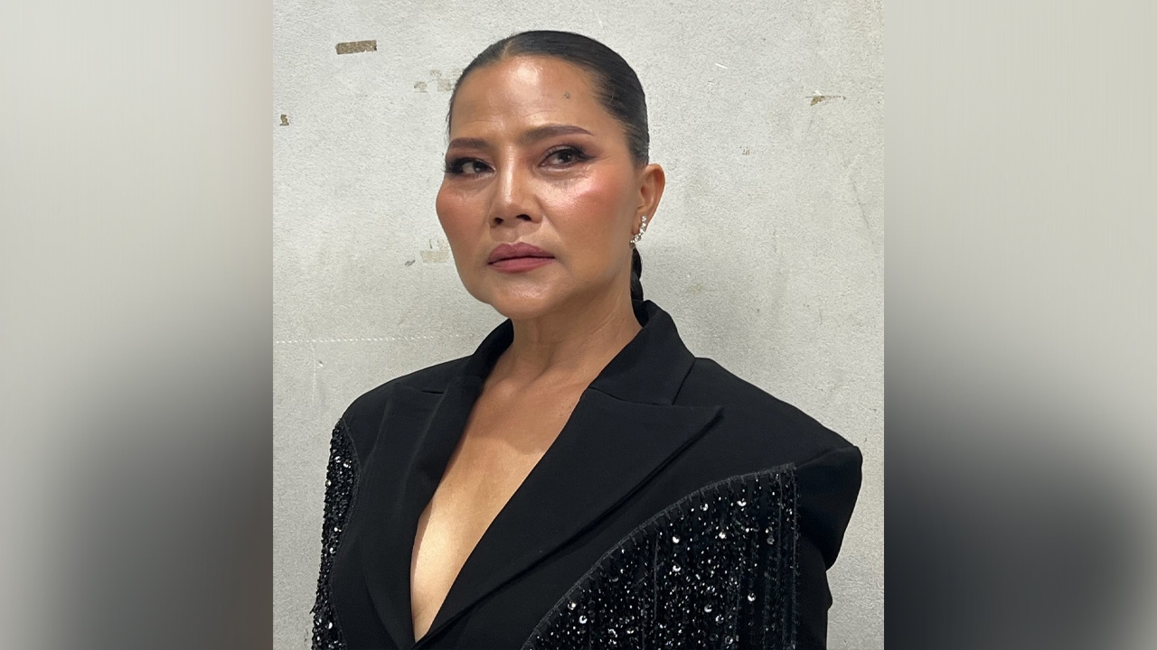 ถูกใจคอหวยรีบเอาปากกามาจด สุนารี โพสต์ตัวเลขรัวๆ หลังกลับไปทำบุญที่โคราชบ้านเกิด