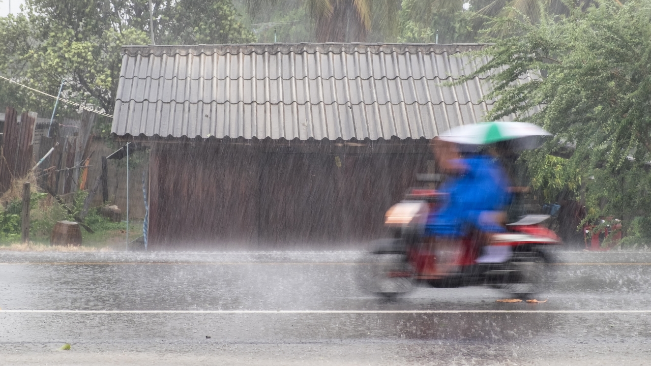 สภาพอากาศวันนี้ ทั่วไทยยังมีฝนฟ้าคะนอง ระวังน้ำท่วมฉับพลัน-น้ำป่าไหลหลาก