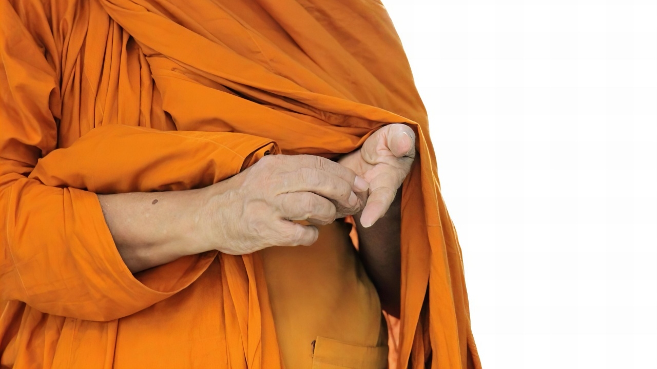 อัปเดตอดีตพระผู้ใหญ่ 7 รูป สละสมณเพศแล้ว หลังถูกกล่าวหาโยง "สีกากอล์ฟ"