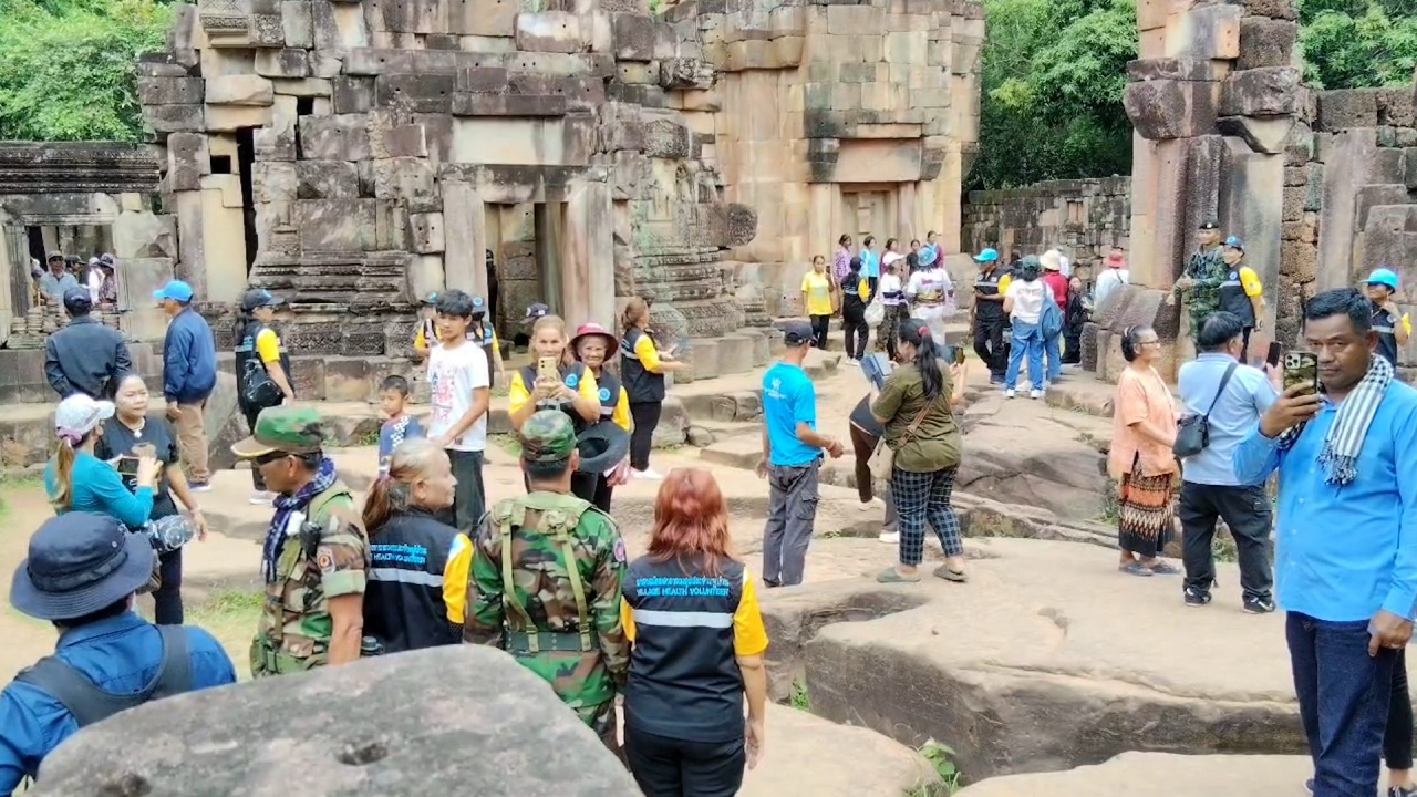 คึกคัก แห่เที่ยวปราสาทตาเมือนธม ช้างสวมชุดทหาร ให้กำลังใจเจ้าหน้าที่