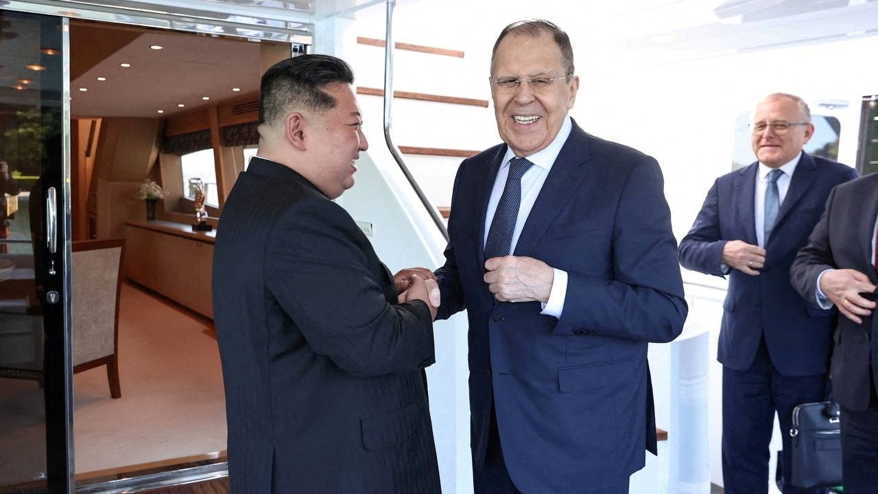 รมว.ต่างประเทศรัสเซีย พบ คิม จอง-อึน ขอบคุณส่งทหาร ลั่นความสัมพันธ์สุดแกร่ง