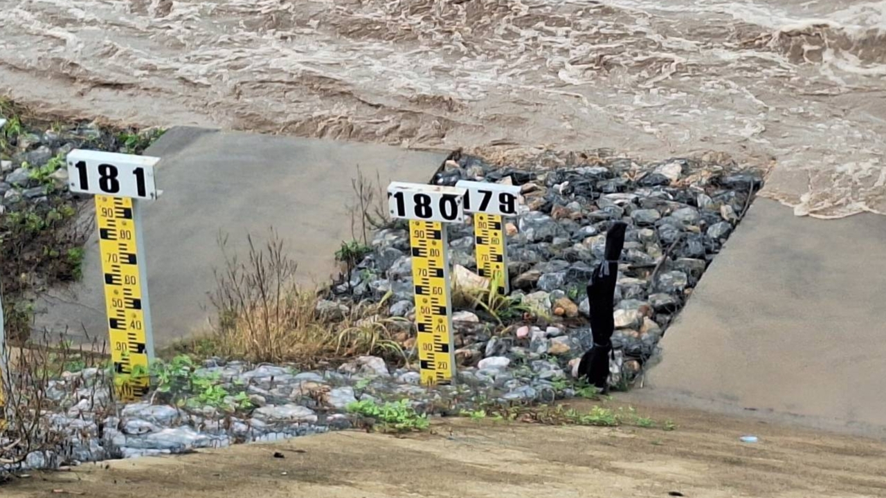 ชาวแพร่ผวา ฝายแม่ยมวิกฤติ ยกระดับเตือนภัย "ธงแดง" เฝ้าระวังน้ำหลาก