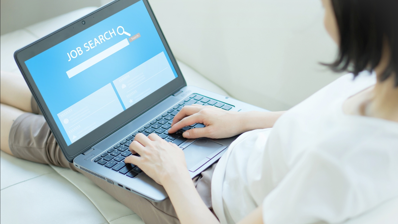 สรุป 6 คำค้นหางานยอดฮิตครึ่งปีแรก 2568 สายการเงินและการสื่อสารมาแรง